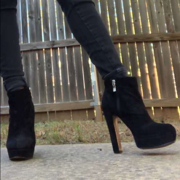 BCBGMAXAZIRA Black Ankle Booties - Picture 3 of 4
